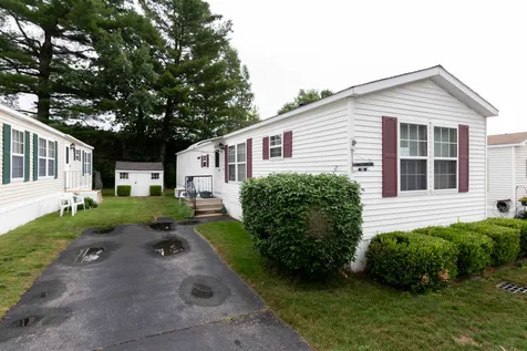 86 Thistle Way Manchester NH 03109