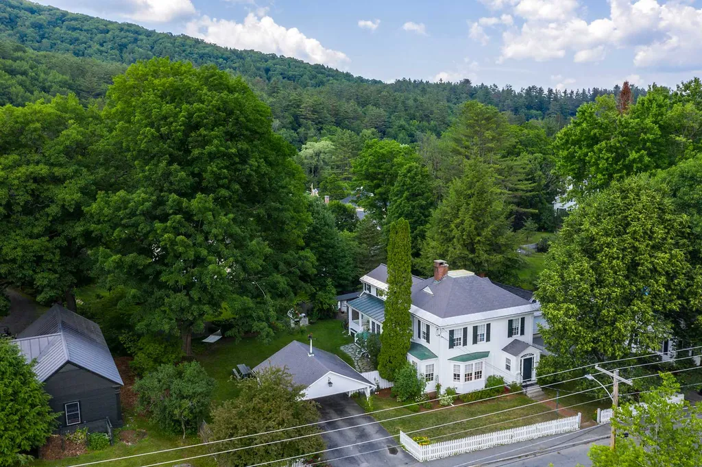 39 River Street Woodstock VT 05091