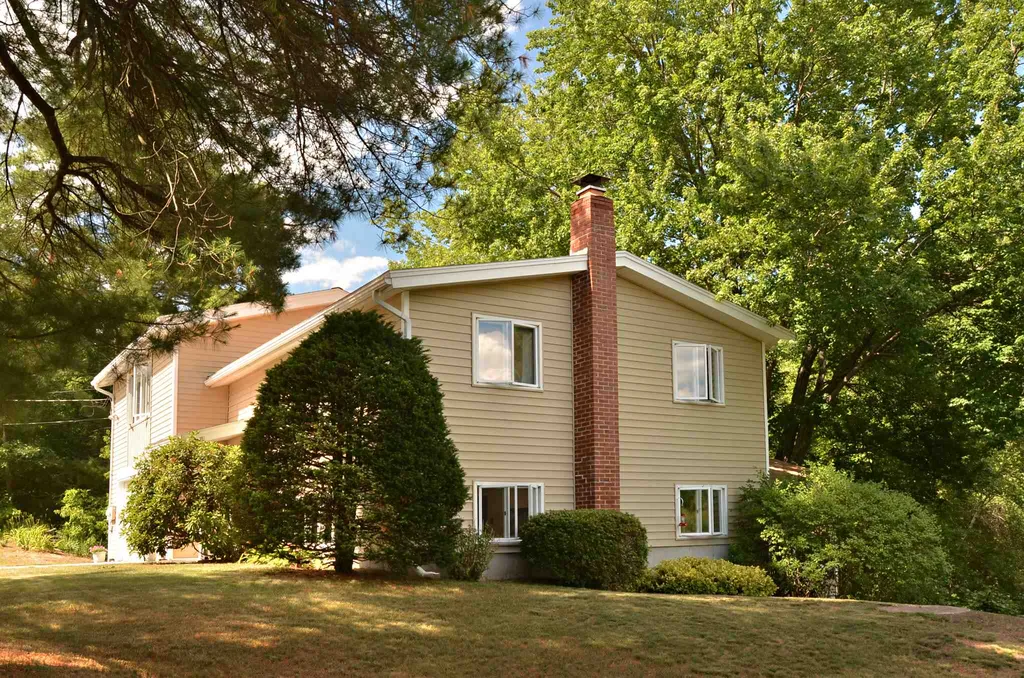 3 Johns Drive Hooksett NH 03106