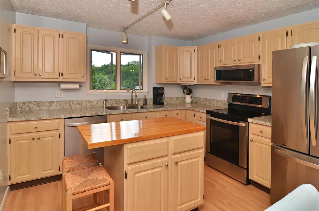 3 Johns Drive Hooksett NH 03106