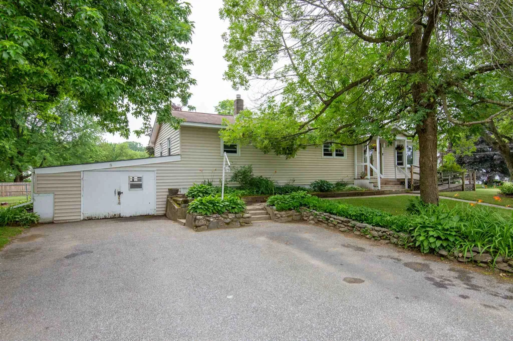 8 Sunset Drive Colchester VT 05446