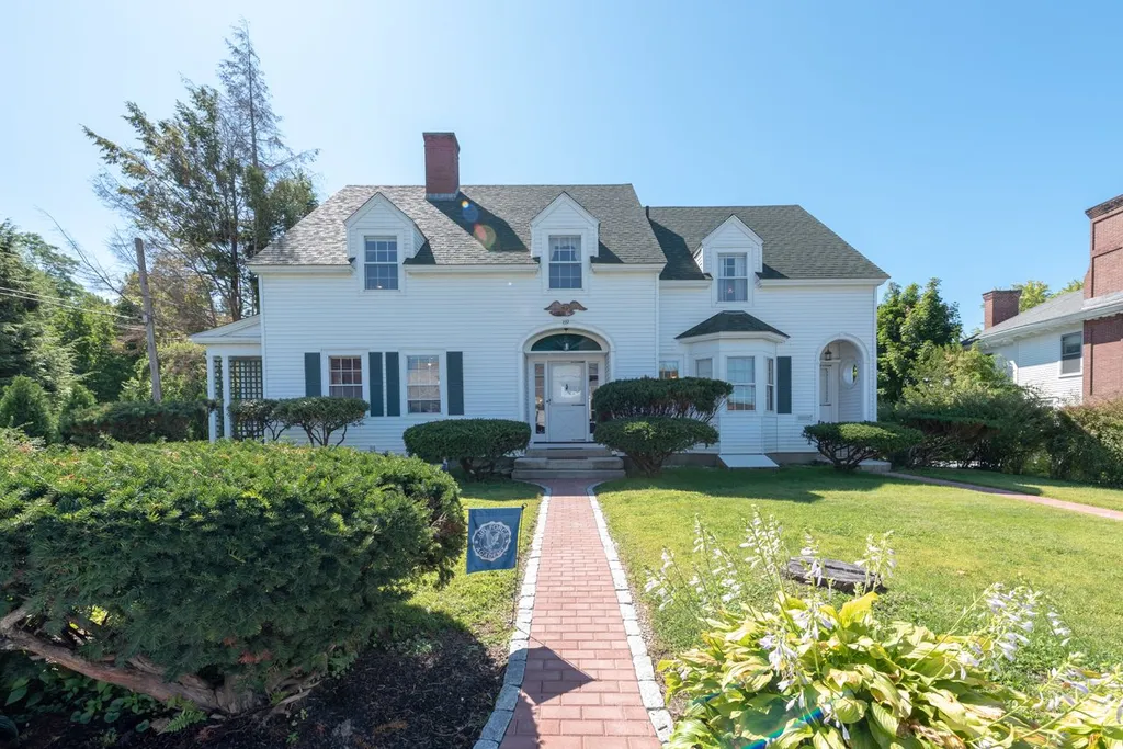 69 South Main Street Wolfeboro NH 03894