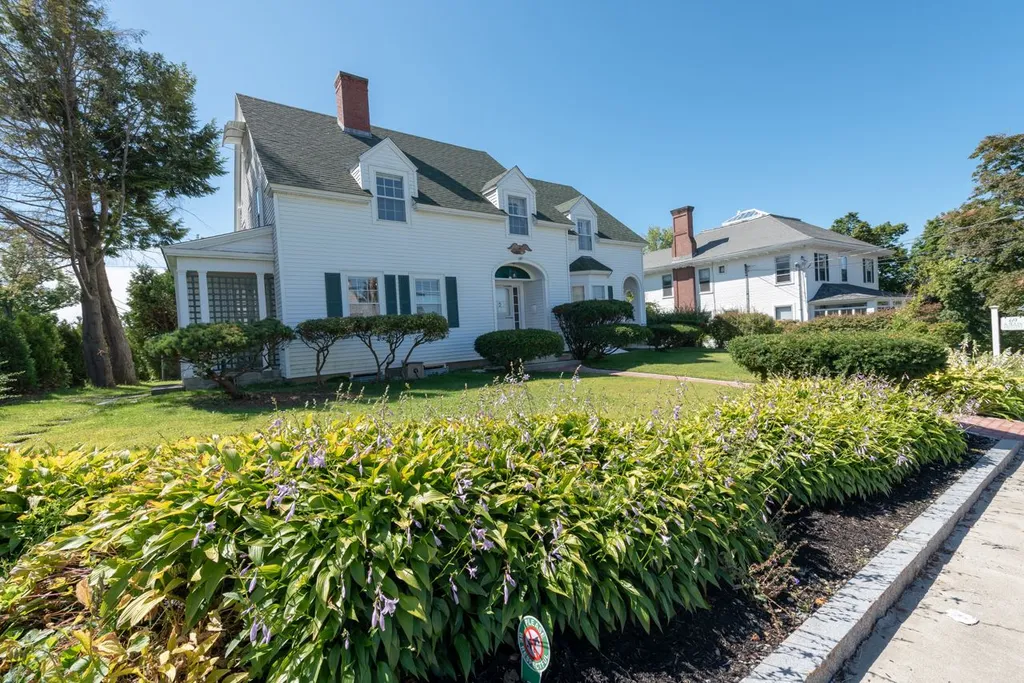 69 South Main Street Wolfeboro NH 03894