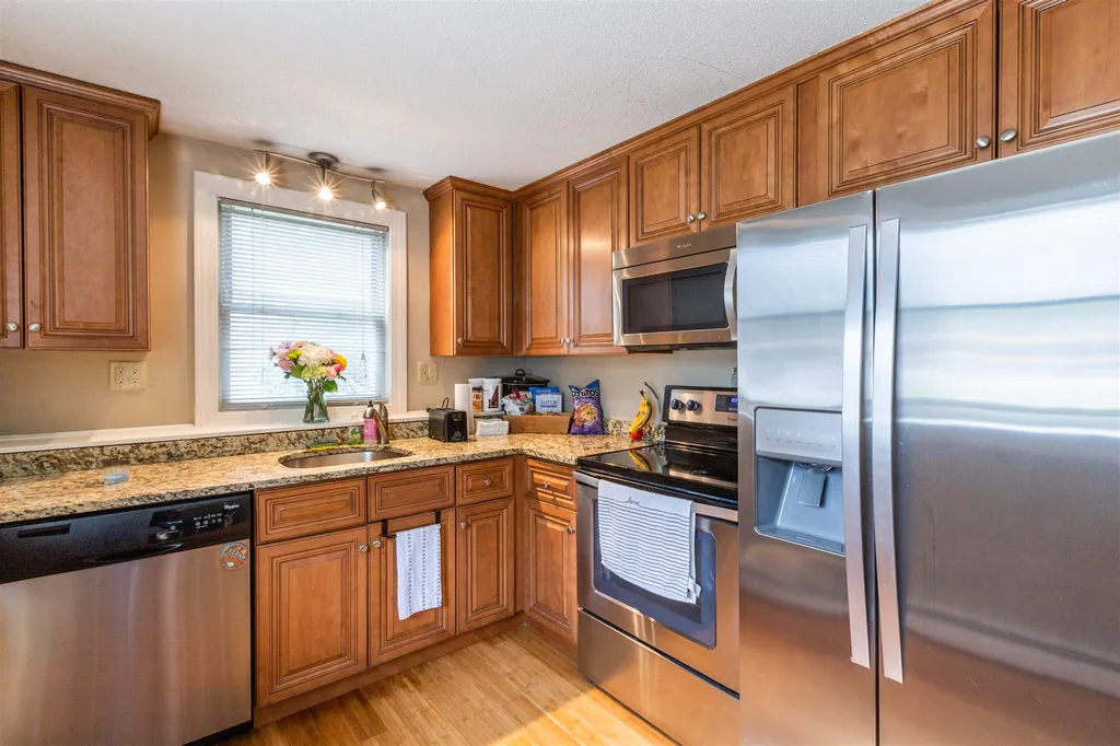 15 Woodland Drive Litchfield NH 03052
