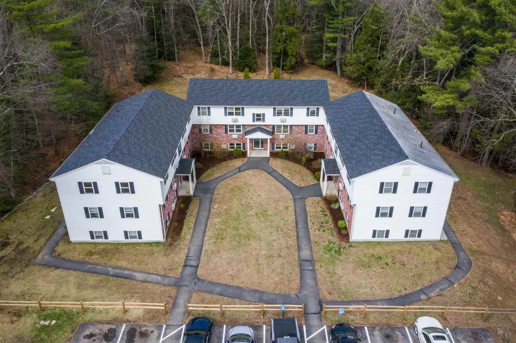 15 Woodland Drive Litchfield NH 03052