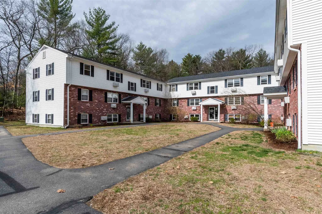 15 Woodland Drive Litchfield NH 03052