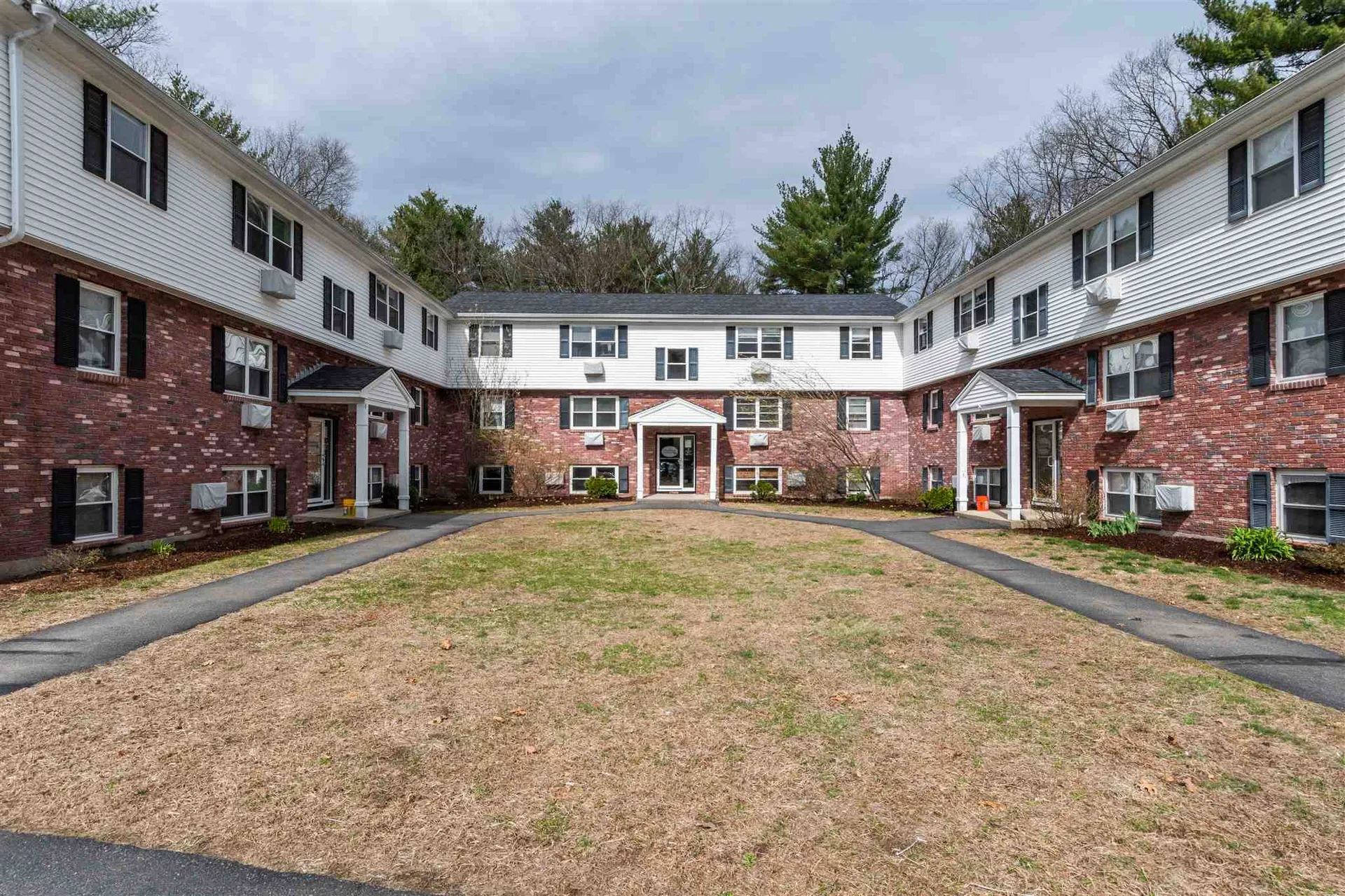15 Woodland Drive Litchfield NH 03052