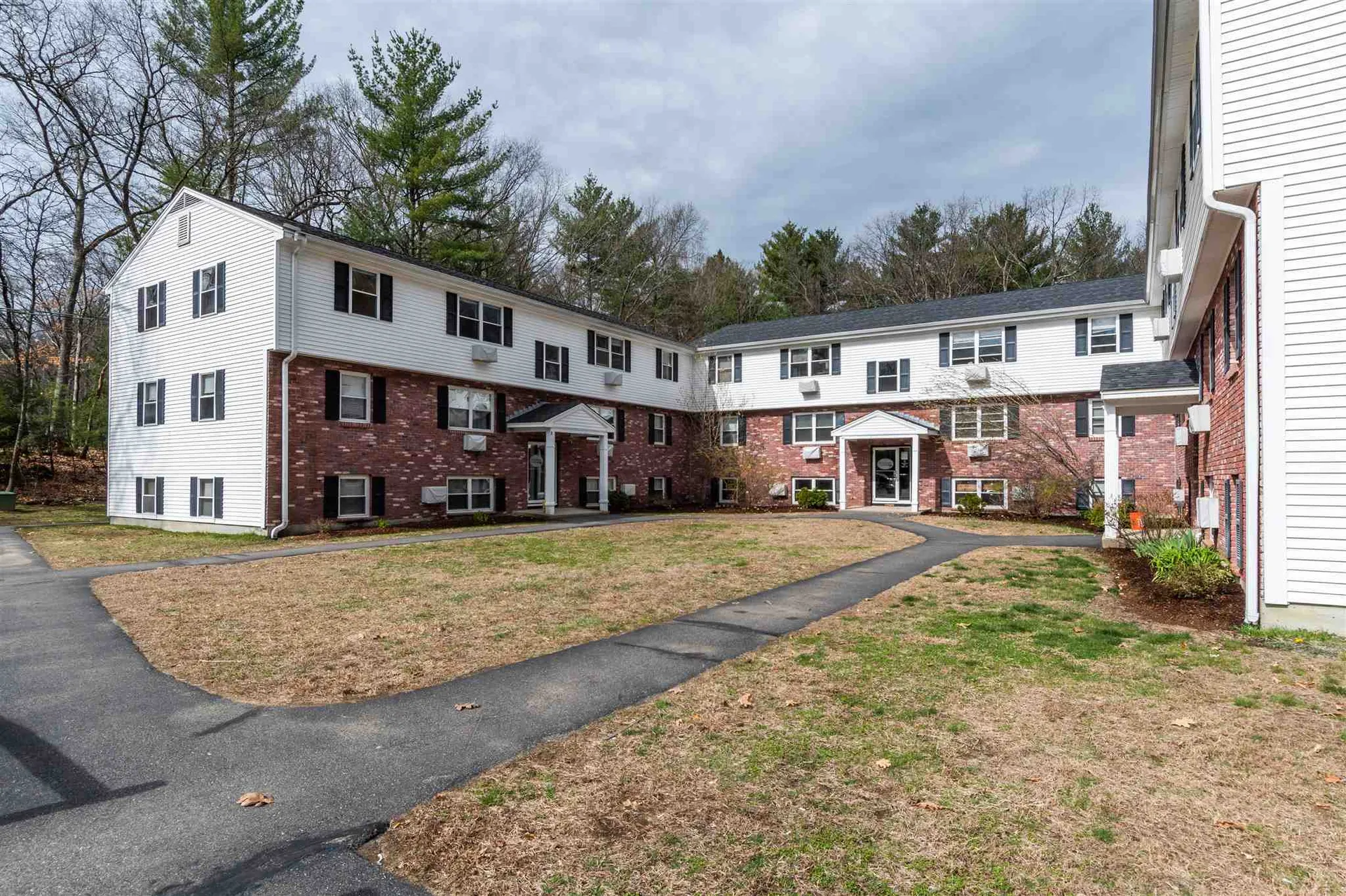 15 Woodland Drive Litchfield NH 03052
