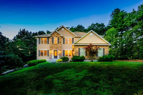15 Spring Hill Road Bedford NH 03110