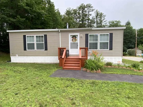 24 Brook Circle Loudon NH 03307