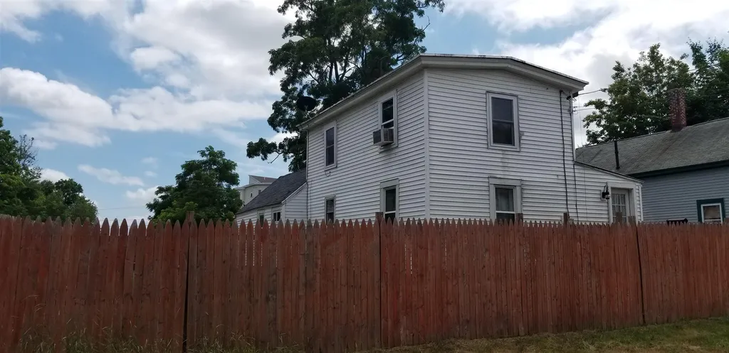 15 Pleasant Street Rochester NH 03867