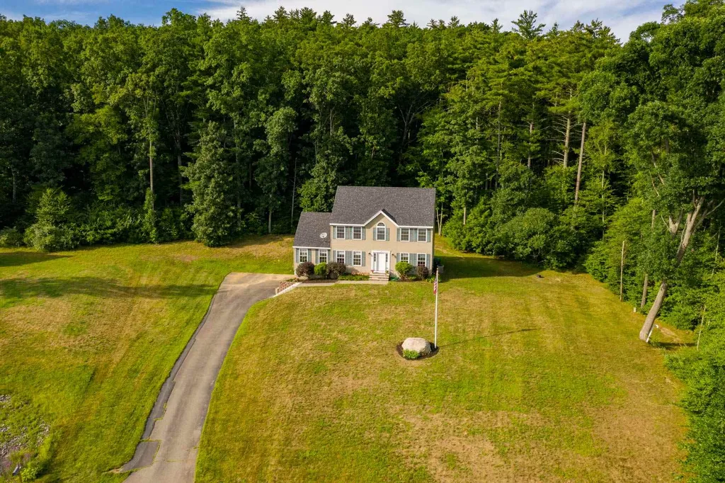 4 Clark Road East Kingston NH 03827