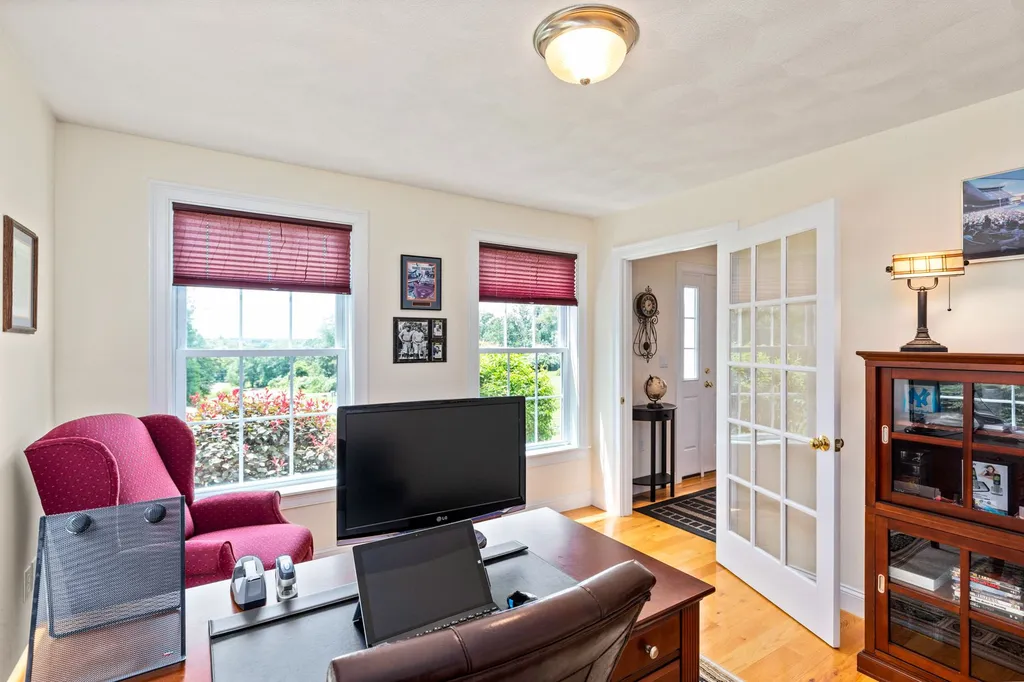 4 Clark Road East Kingston NH 03827