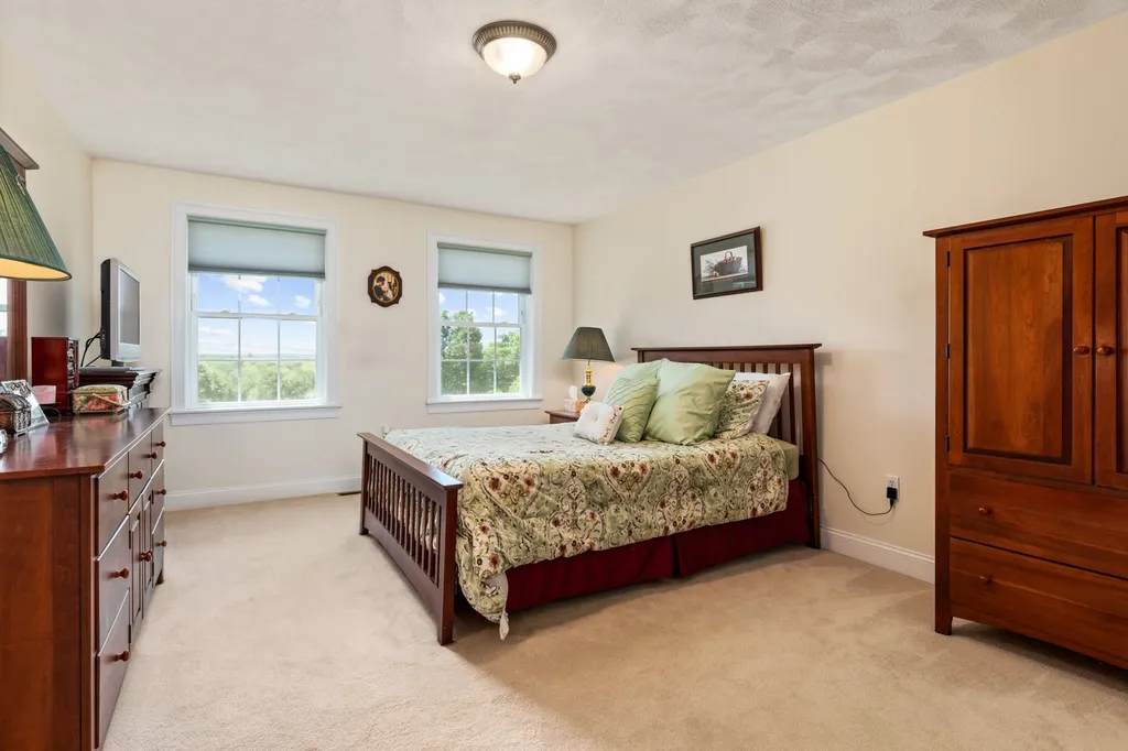 4 Clark Road East Kingston NH 03827