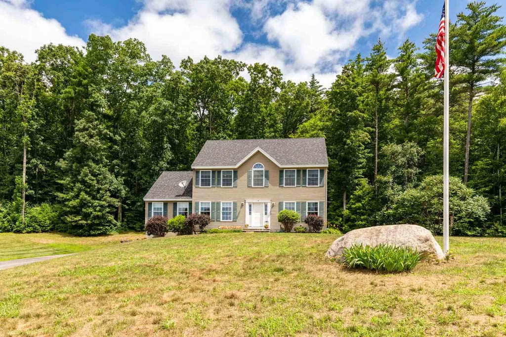 4 Clark Road East Kingston NH 03827