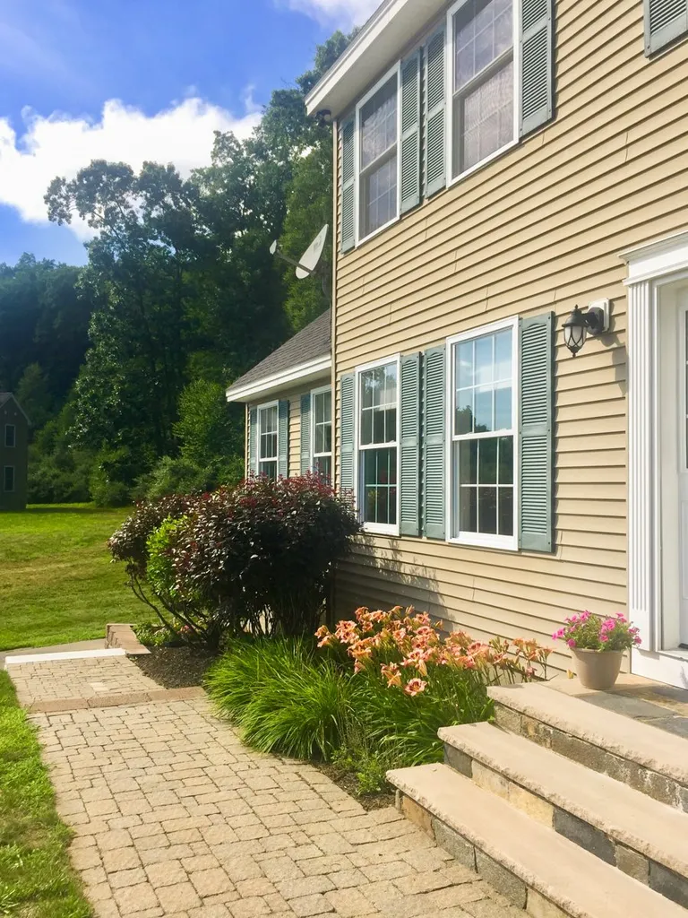 4 Clark Road East Kingston NH 03827
