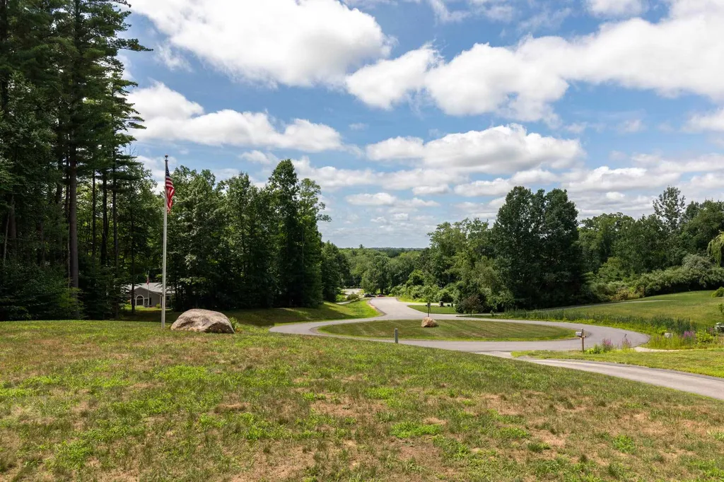 4 Clark Road East Kingston NH 03827