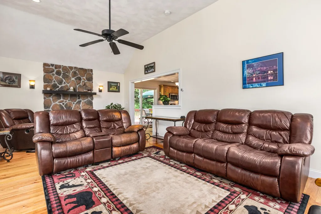 4 Clark Road East Kingston NH 03827