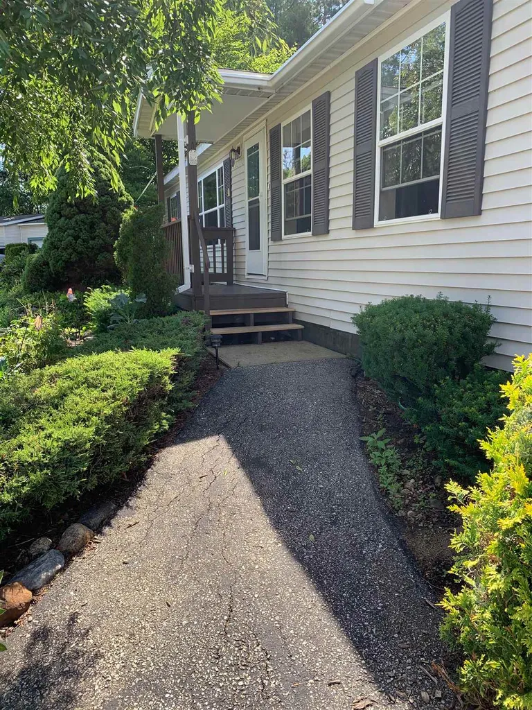 17 Magnolia Lane Belmont NH 03220
