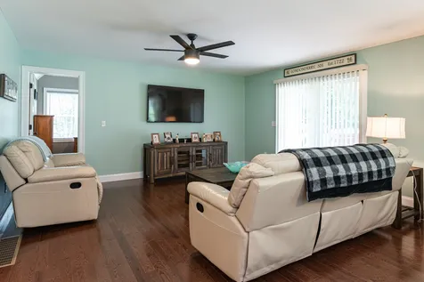 55 Stonehenge Road Londonderry NH 03053