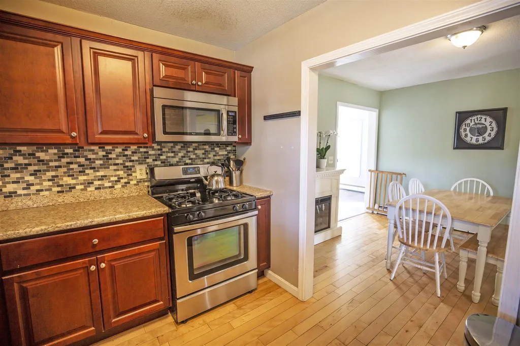 54 Hillside Avenue Derry NH 03038