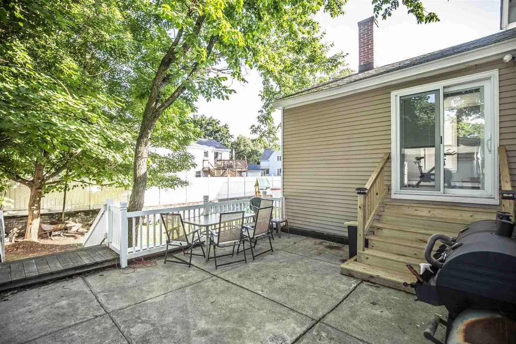 54 Hillside Avenue Derry NH 03038