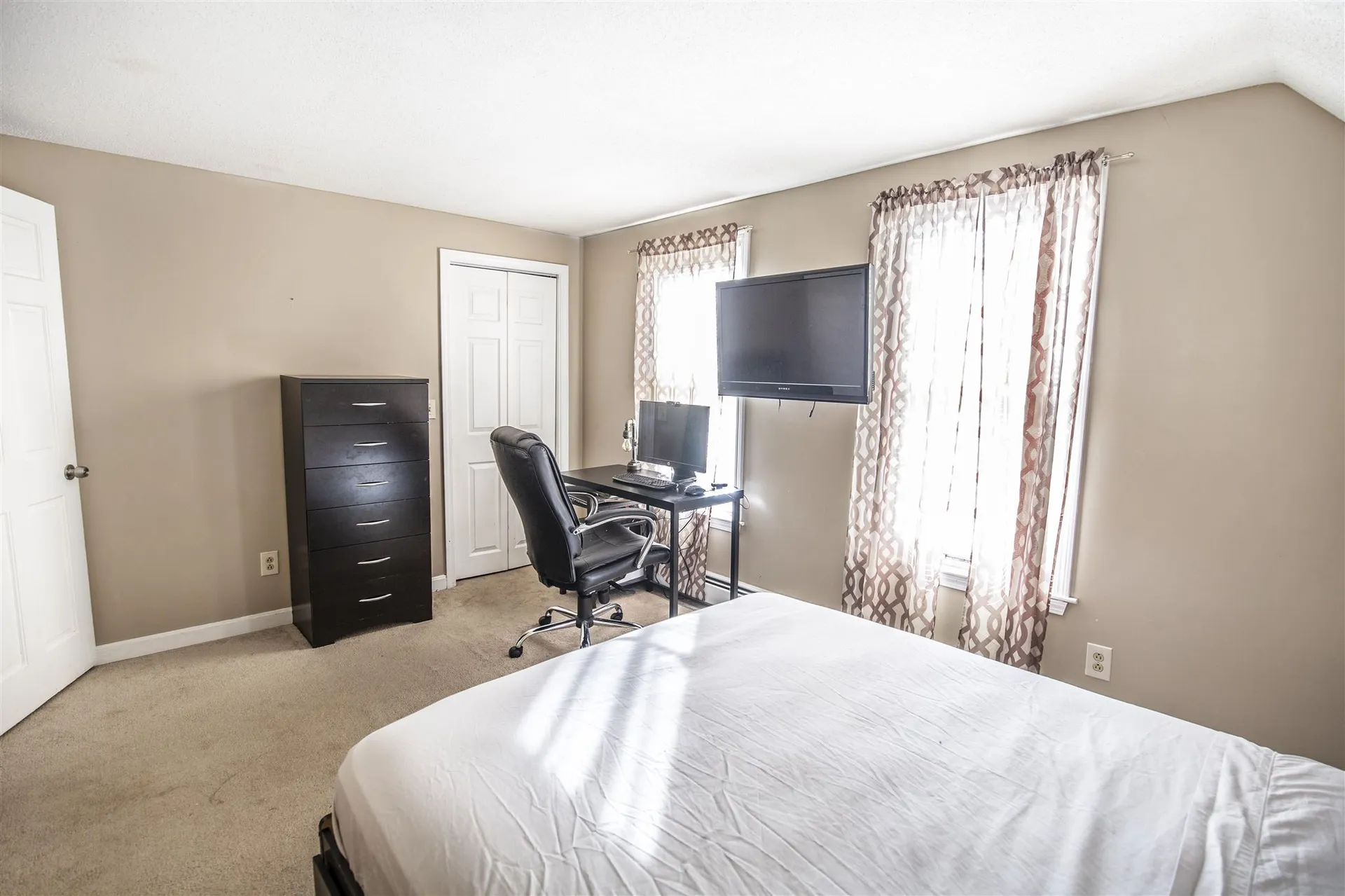 54 Hillside Avenue Derry NH 03038