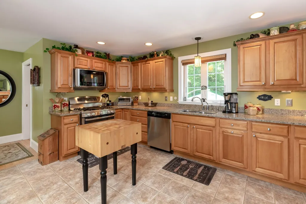 10 Arianna Drive Alton NH 03809