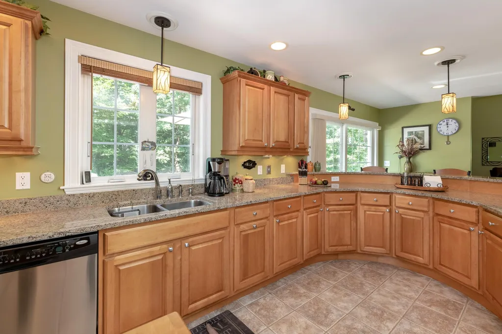 10 Arianna Drive Alton NH 03809