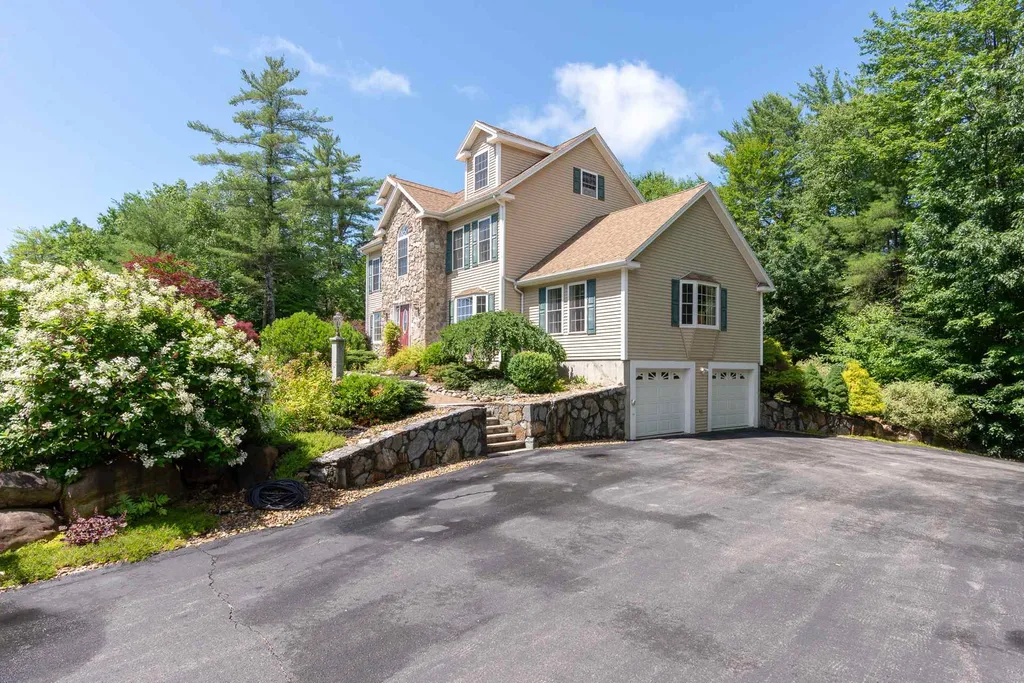 10 Arianna Drive Alton NH 03809