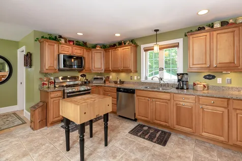 10 Arianna Drive Alton NH 03809