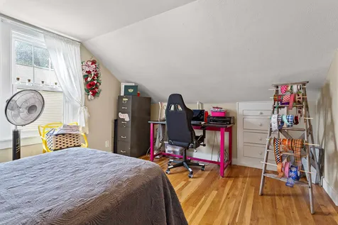 729 Dix Street Manchester NH 03103