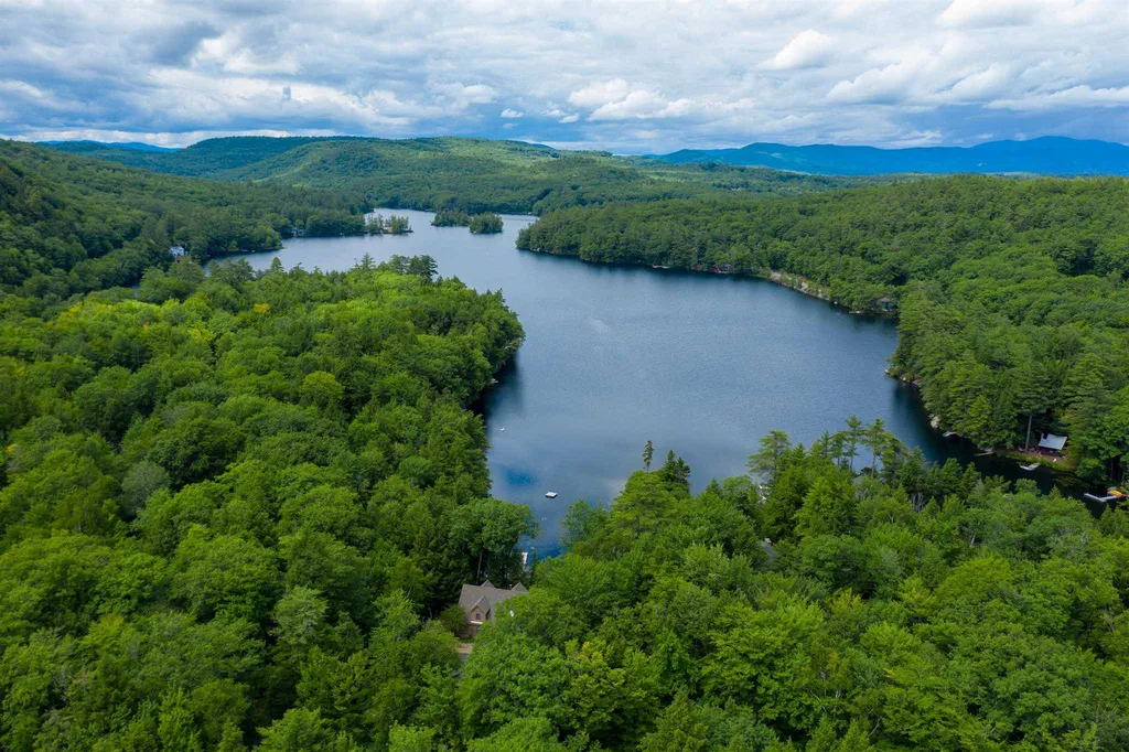 9 Mast Lane New Hampton NH 03256