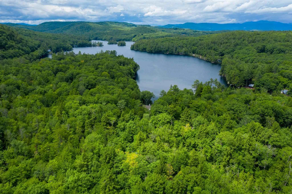 9 Mast Lane New Hampton NH 03256