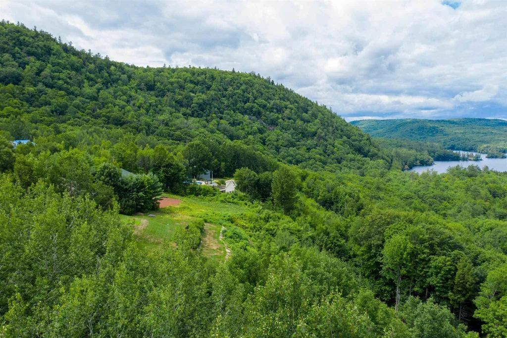 9 Mast Lane New Hampton NH 03256