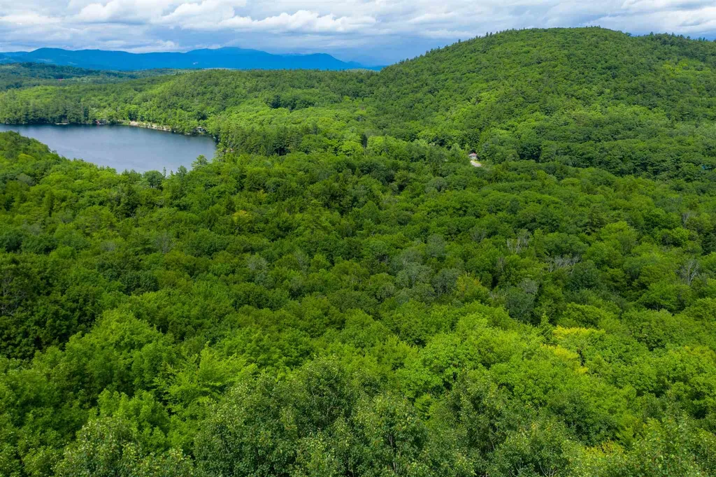 9 Mast Lane New Hampton NH 03256