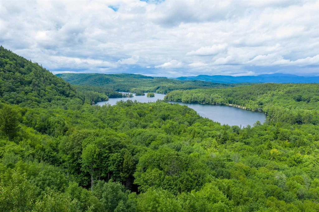 9 Mast Lane New Hampton NH 03256