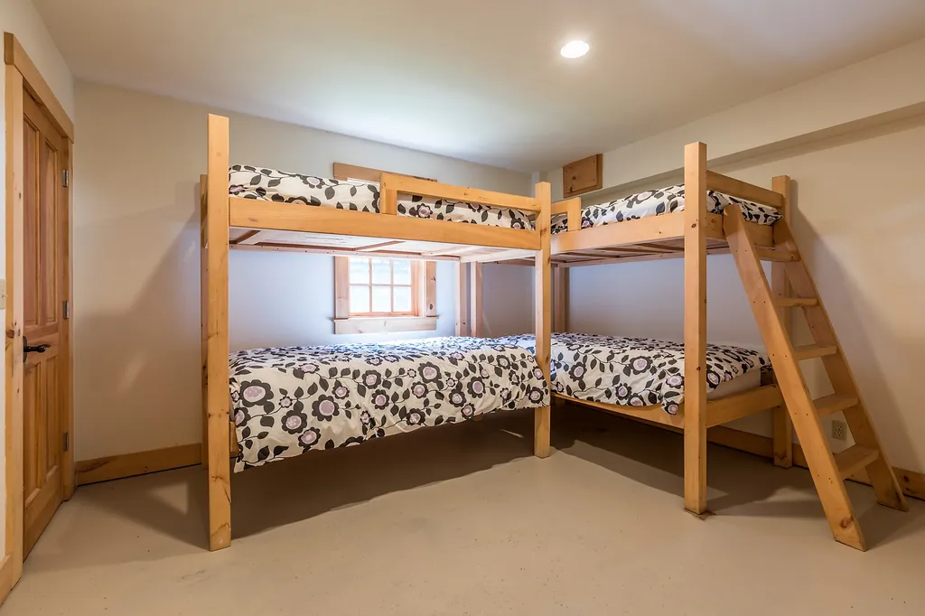 253 Spruce Lane Peru VT 05152