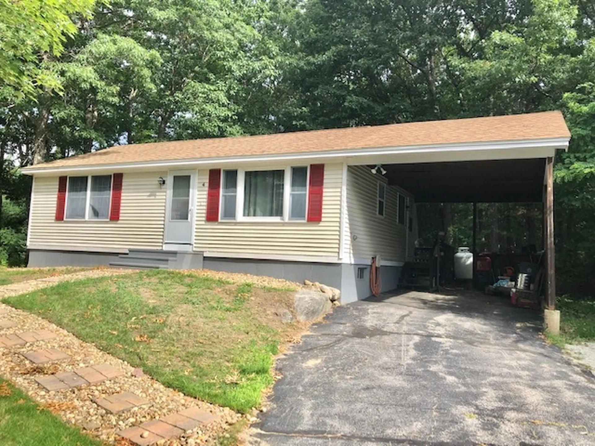4 Royal Oaks Drive Hooksett NH 03106
