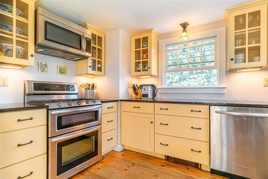 23 Grover Avenue Eliot ME 03903