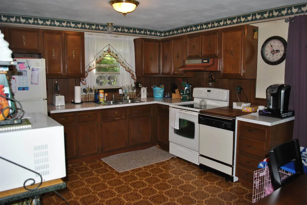 6 Therese Road Salem NH 03079