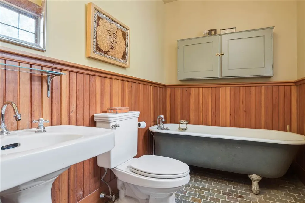 1575 Cleveland Hill Road Tamworth NH 03886