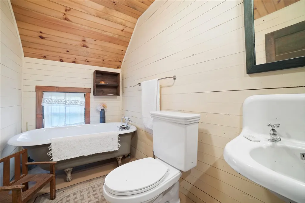 1575 Cleveland Hill Road Tamworth NH 03886