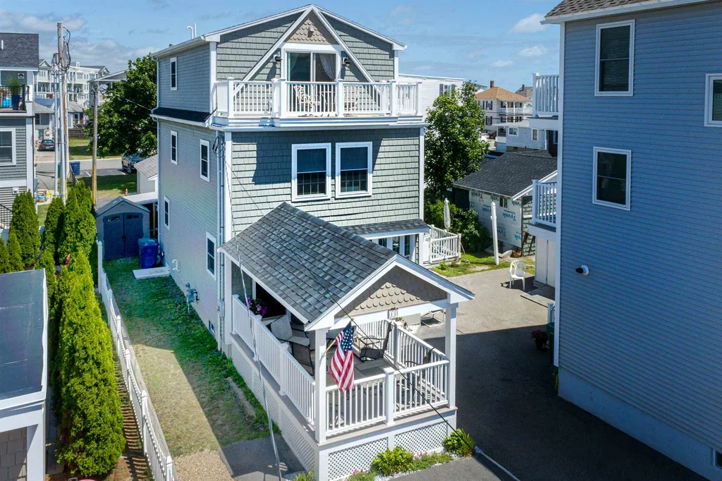 11 Dover Avenue Hampton NH 03842