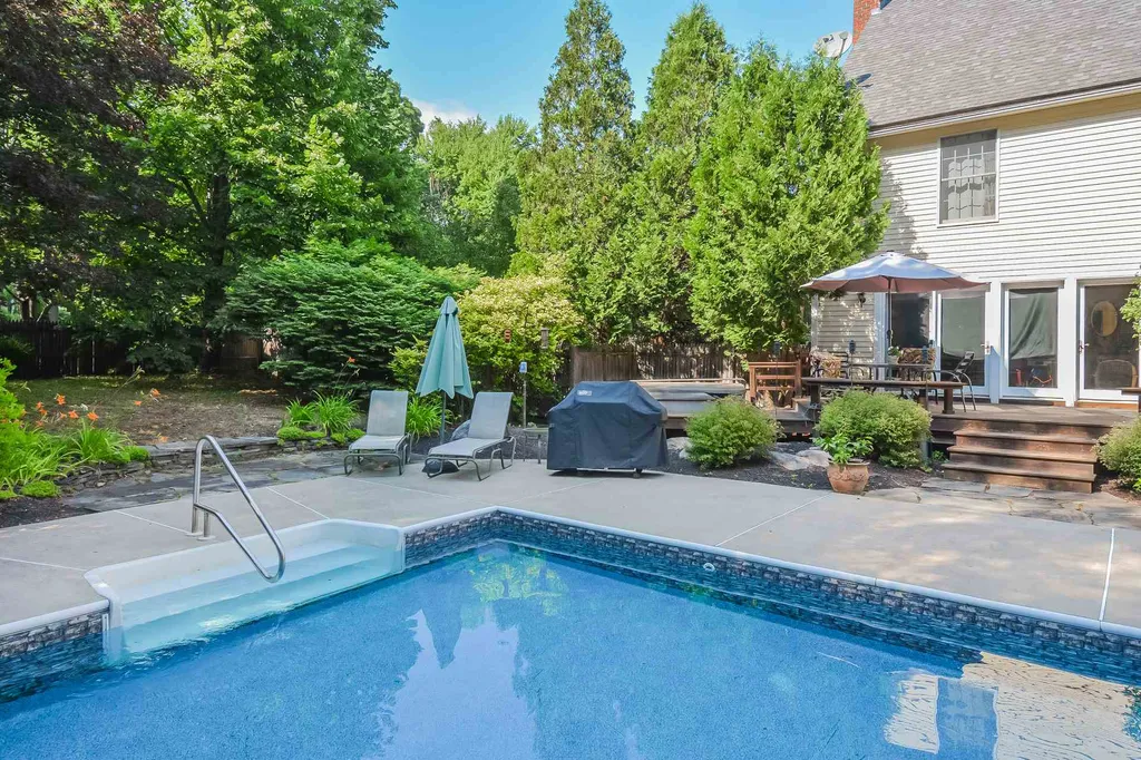 2 Ridgewood Lane Concord NH 03301