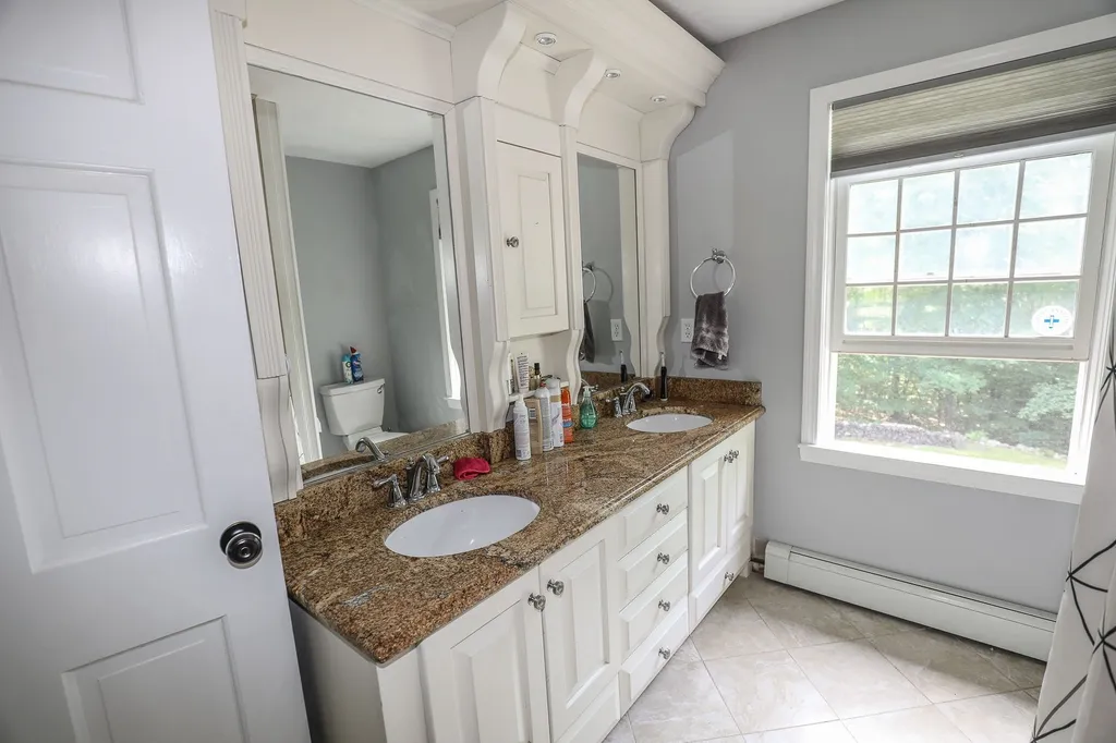 59 Oriole Drive Bedford NH 03110