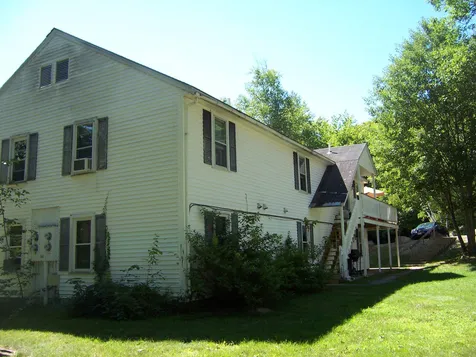 18 Plaza Village Road Plymouth NH 03264