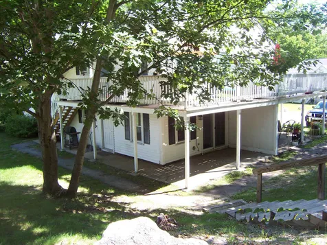 18 Plaza Village Road Plymouth NH 03264