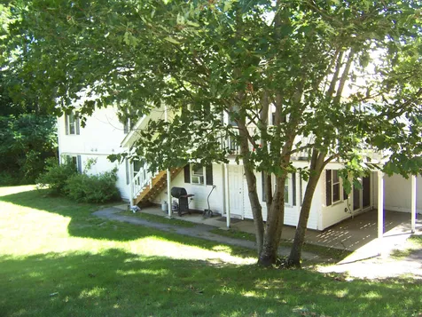 18 Plaza Village Road Plymouth NH 03264
