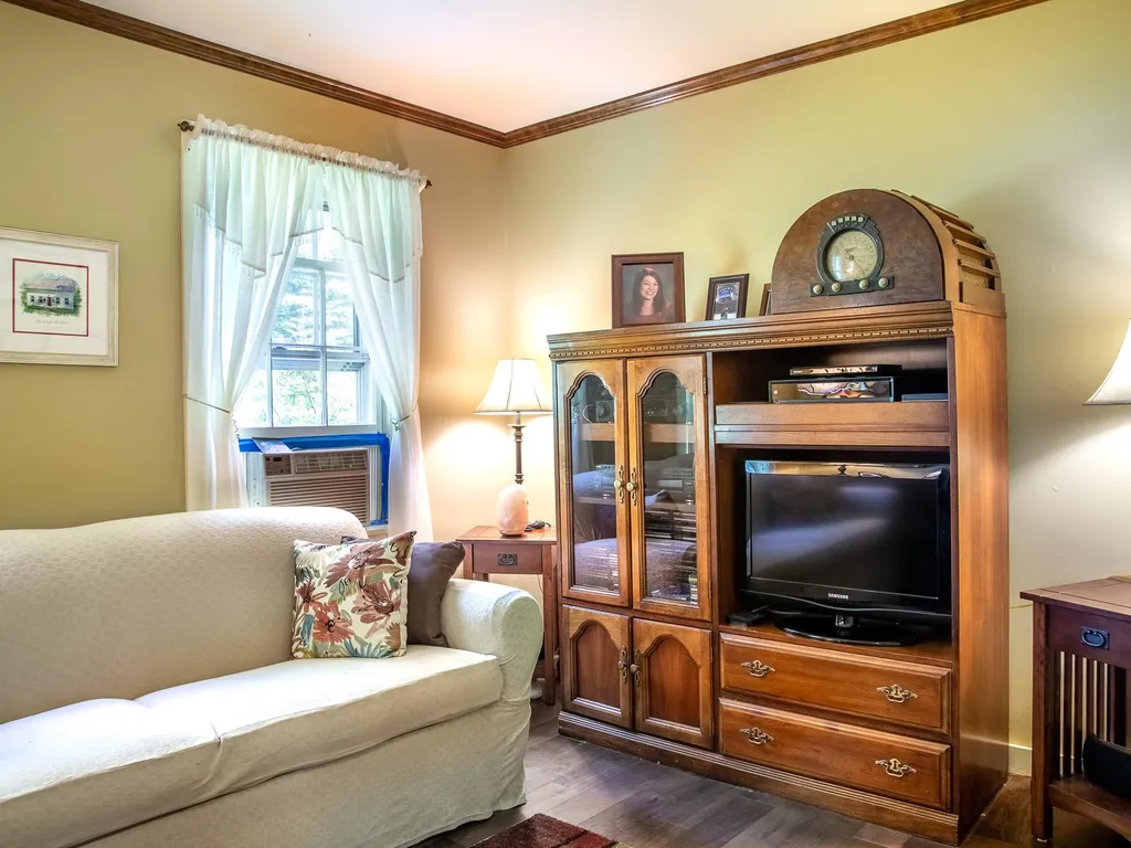 125 Carlyle Road Warren VT 05674